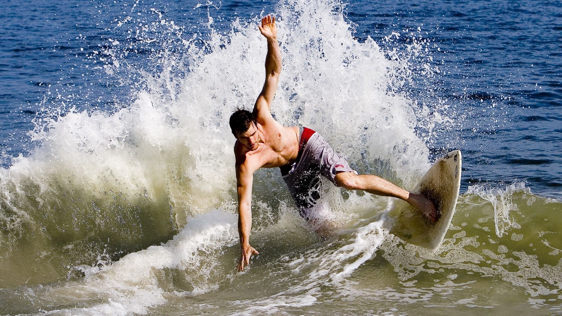 《顶级战队的背后：运营、训练全景揭秘》，顶级战队英文怎么写